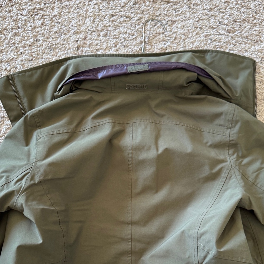 Marmot Forest Green Rain Jacket with Purple Lining - Picture 12 of 13